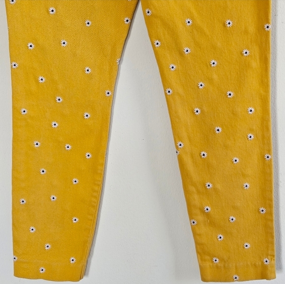 📌152 OLD NAVY EMBROIDERED FLOWERS PIXIE ANKLE YELLOW PANTS WOMEN'S SIZE 4 - Picture 3 of 9